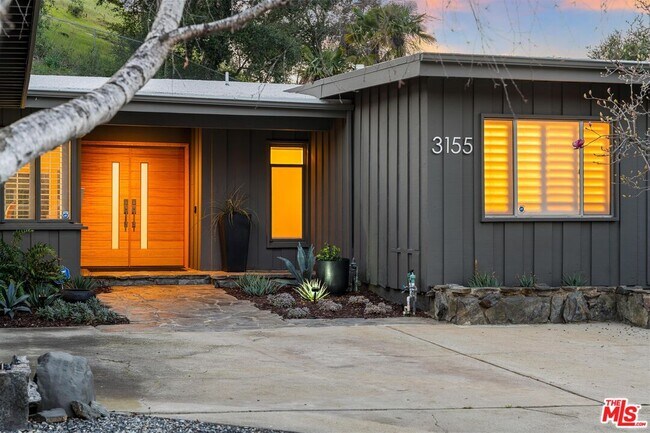 Building Photo - 3155 Dona Maria Dr