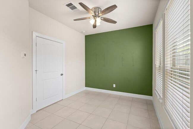 Foto del edificio - 2021 Cambridge Heights Pl