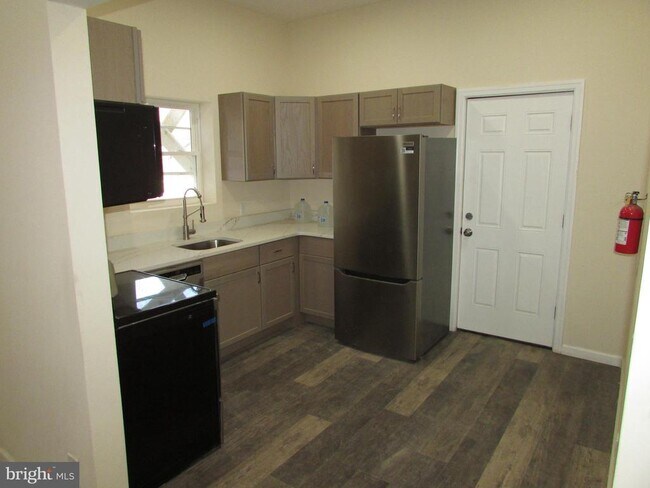 Photo - 20 Pine St House