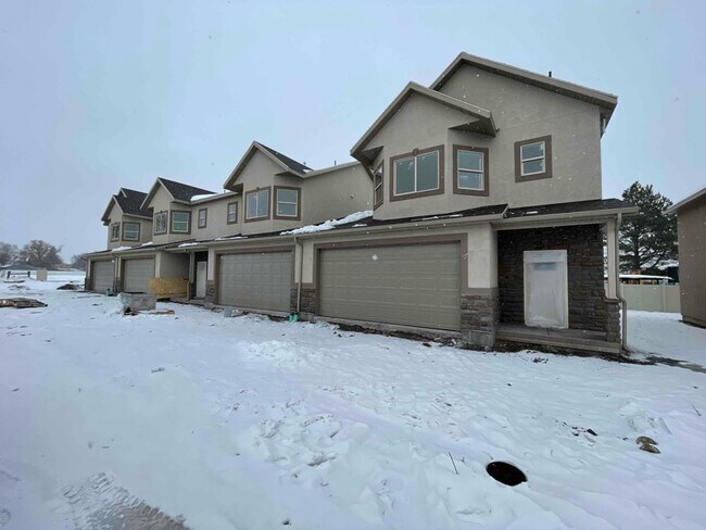 Building Photo - 211 150