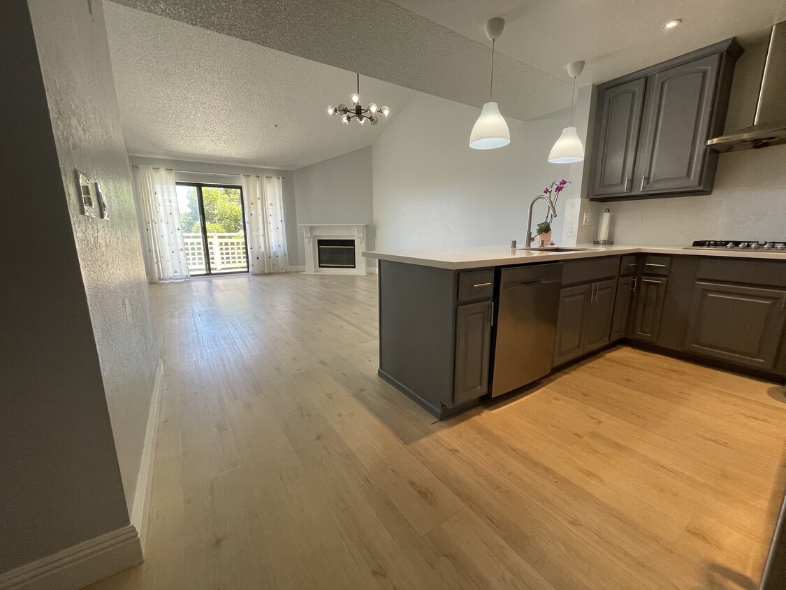 Primary Photo - 1310 Ridge Ct