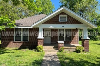 Building Photo - 1616 Independence St