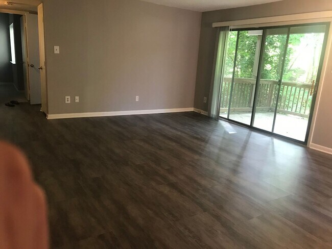 Foto del edificio - 611 Pine Ridge Pl