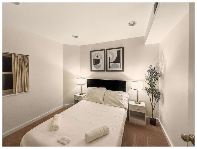 Building Photo - 250 S 17th St