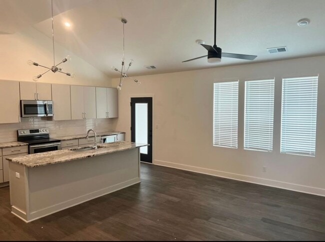 Foto del edificio - 104-106 Oakwood Ct