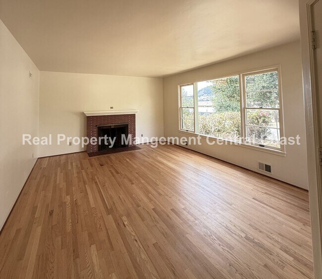 Foto del edificio - AVAILABLE SEPTEMBER - Large 3 Bedroom / 2 ...
