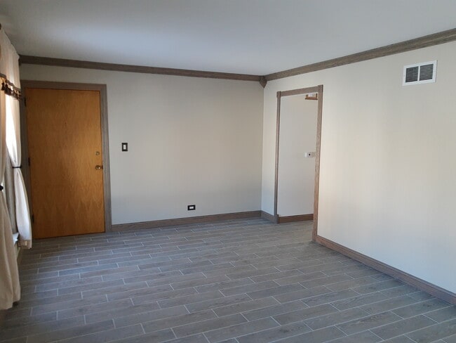 Foto del edificio - 1343 Woodview Ln