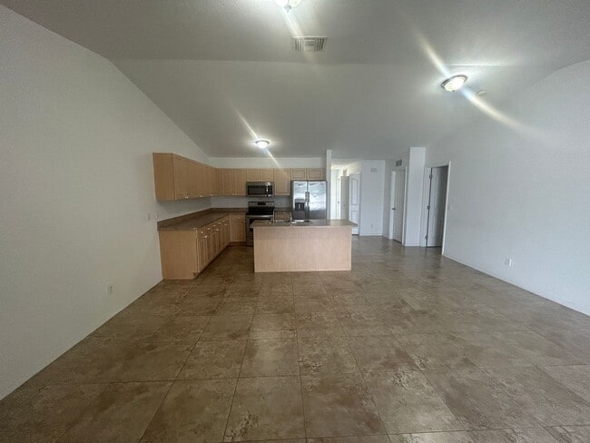 Photo - 605-607 SE 5th St Apartment