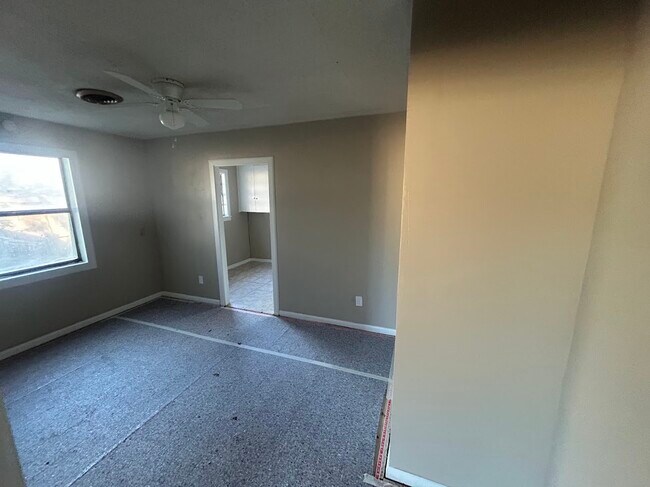 Foto del edificio - 902 Mercedes St