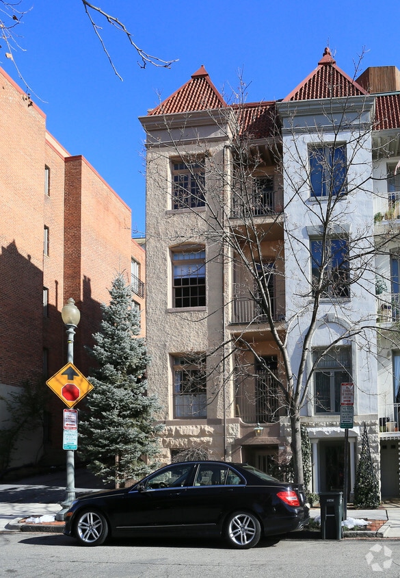 Building Photo - 1829 Phelps Pl NW