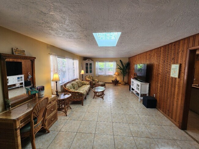 Building Photo - Charming Beachside Bungalow only 150 steps...