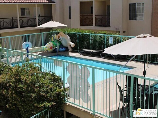 Foto del edificio - 1131 Campbell St