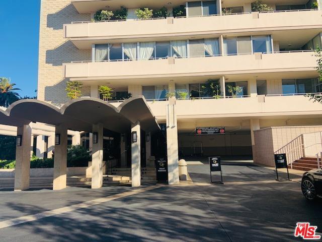 Building Photo - 1333 S Beverly Glen Blvd