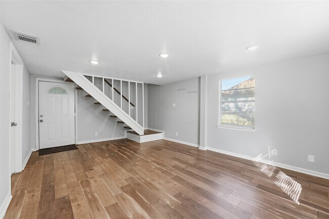 Building Photo - 6526 Linden St