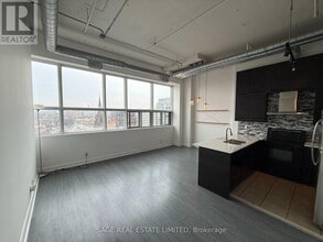 Building Photo - 700 King St W