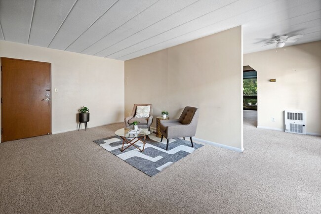 Building Photo - Charming 1 bedroom Condo Available Now!