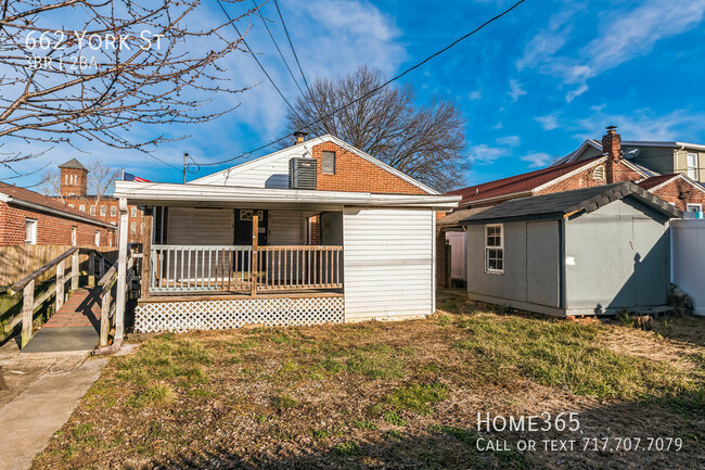 Foto del edificio - Beautiful Three Bedroom Single Family Home