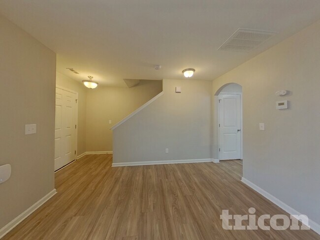 Building Photo - 18 Driftwood Ave