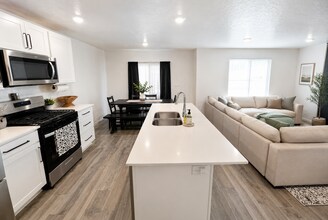 Building Photo - 986 Manifest Ln