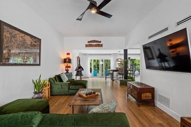 Foto del edificio - 9517 Bay Dr