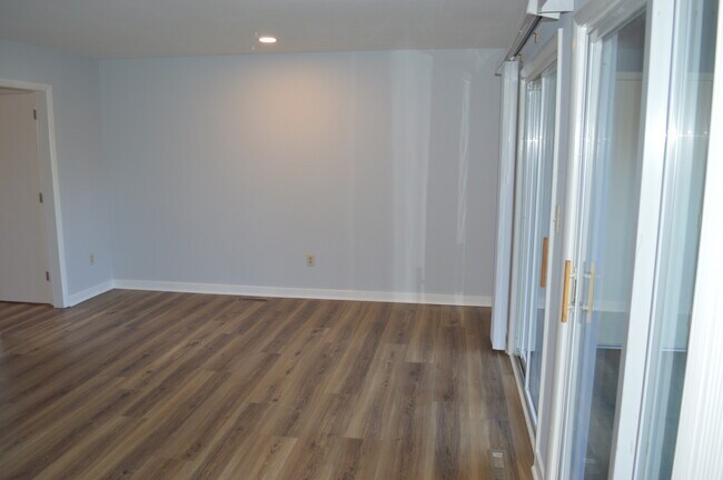 Building Photo - 47 Foxtail Ct