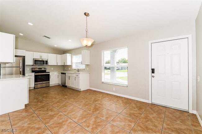 Building Photo - 1434 SE 8th Ave