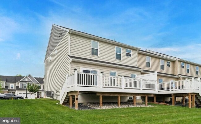 Building Photo - 349 Piper Ln