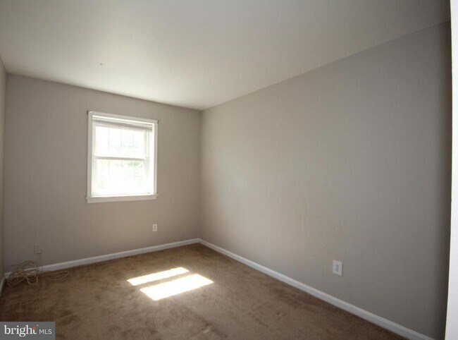 Foto del edificio - 317 Center St N