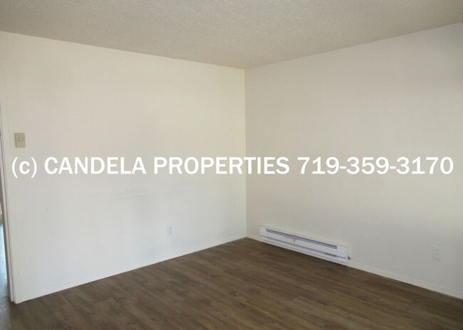 Building Photo - TWO BED TOWNHOME IN WEST COS