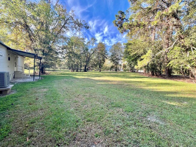 Foto del edificio - Three Bedroom Home with a Spacious Backyard