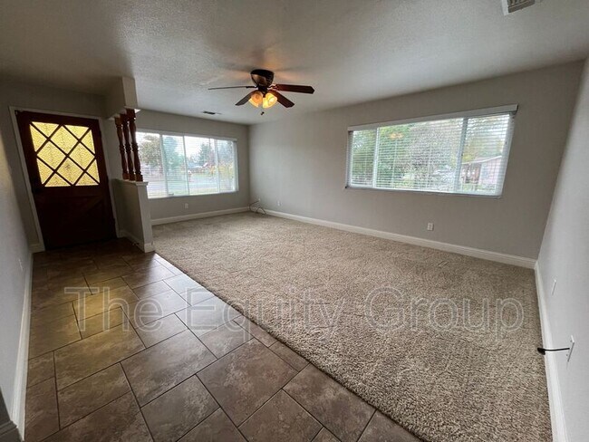 Foto del edificio - 2040 W Linda Vista Ave