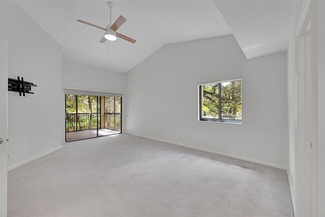 Building Photo - 1002 NW 105th Way