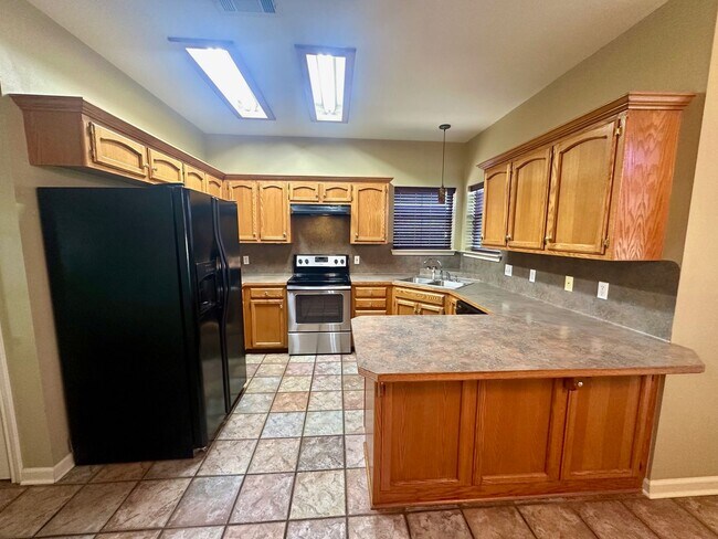 Building Photo - 14371 Whispering Oaks Dr