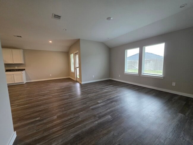 Building Photo - 1131 Hughes Crossing Dr