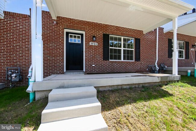 Building Photo - 1016 Violet St