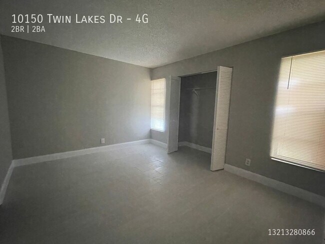 Building Photo - 10150 Twin Lakes Dr