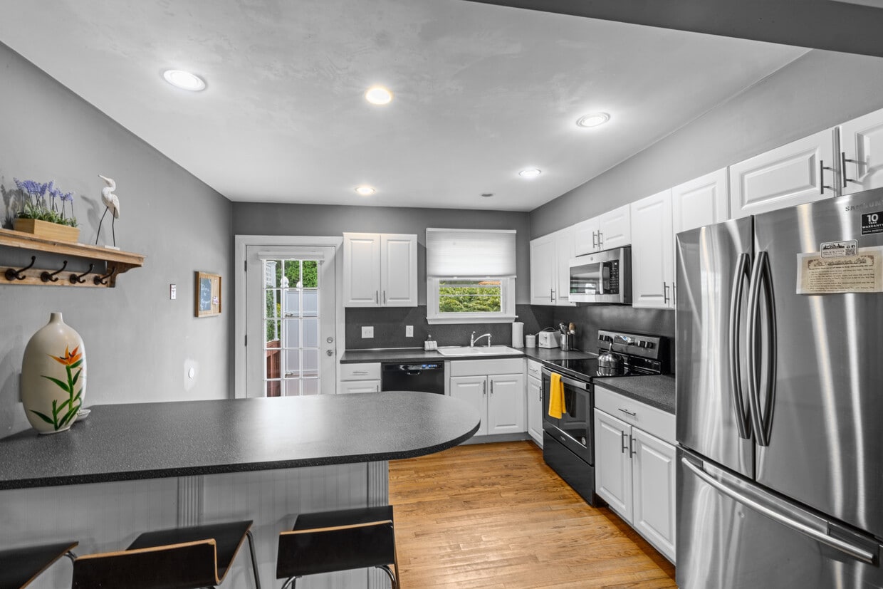 Photo - 178 S Pier Rd (Narragansett, RI)