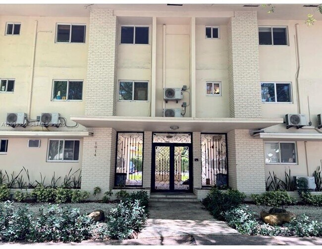 Foto del edificio - 1014 Salzedo St