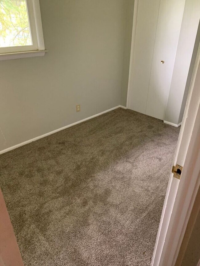 Building Photo - 2 Bedroom apartment in great location
