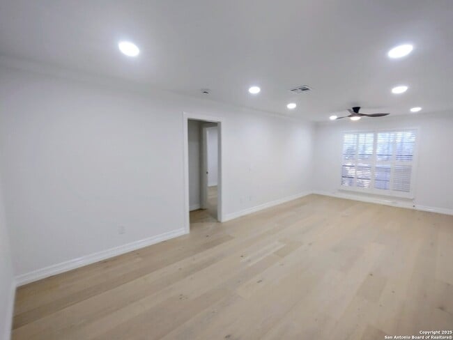 Foto del edificio - 7815 Broadway St