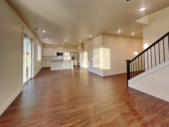 Building Photo - 1559 N Garnet Creek Ave