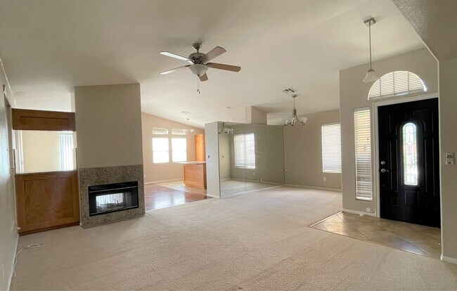 Building Photo - Highly Desirable Golf Course Neighborhood