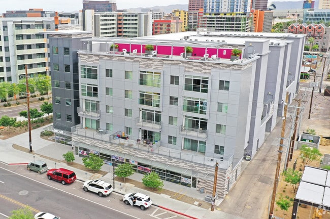 Building Photo - Linear