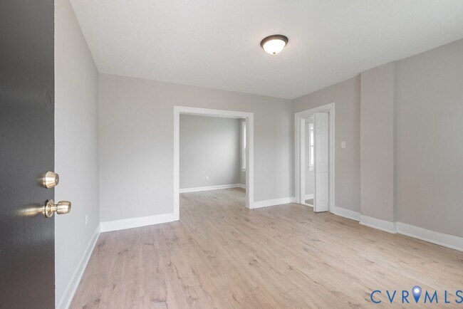 Foto del edificio - 5318 Bloomingdale Ave