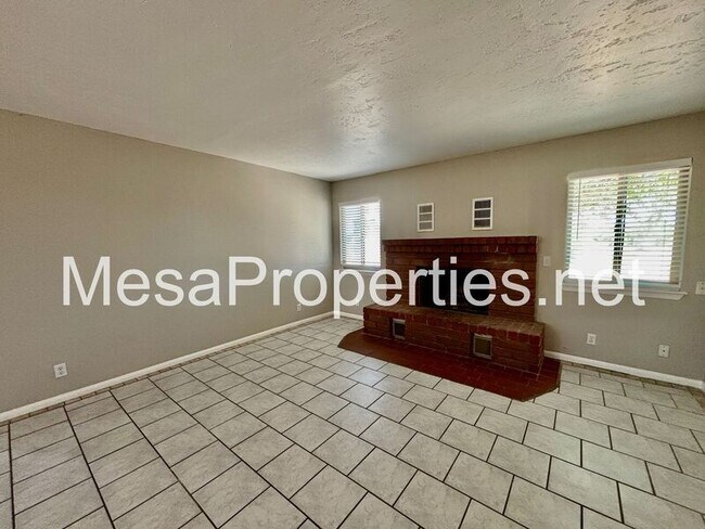 Foto del edificio - 19158 Live Oak St