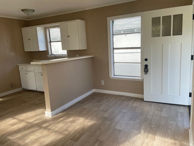Building Photo - Move In ASAP!-199 move-in for July rent