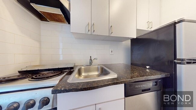 Building Photo - 160 W 73rd St