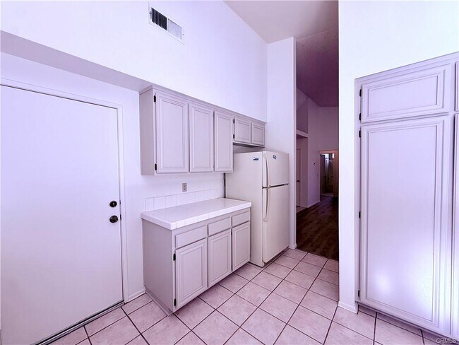 Building Photo - 39330 Gainsborough Dr