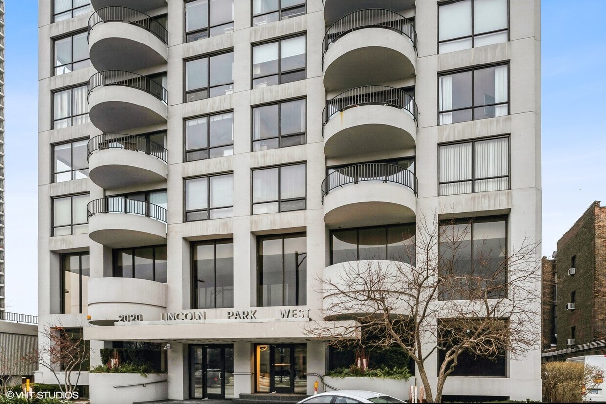 Primary Photo - 2020 N Lincoln Park W