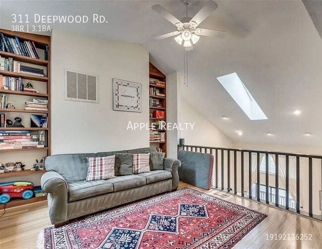 Foto del edificio - 311 Deepwood Rd